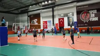Köyceğiz Voleybol Turnuvası'nda Kritik Galibiyetler: Üç İddialı Takım Zirveyi Kaptı