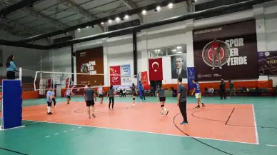 Köyceğiz Voleybol Turnuvası'nda Kritik Galibiyetler: Üç İddialı Takım Zirveyi Kaptı