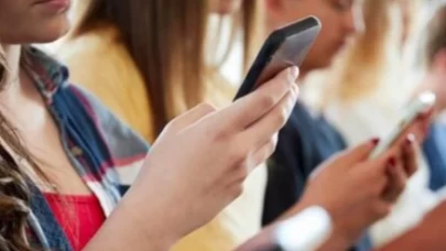 Öğrencilere cep telefonu ve internet desteği Resmi Gazete’de yayımlandı