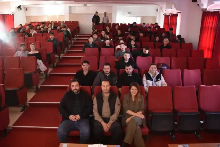 Köyceğiz Meslek Yüksekokulu’nda Doç. Dr. Sevgin Özderin tarafından trüf mantarı kültivasyonu semineri gerçekleştirildi.