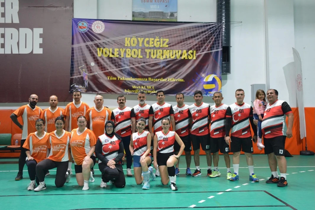 Köyceğiz Voleybol Turnuvası'nda Kritik Galibiyetler: Kaymakamlık Set Vererek Kazandı